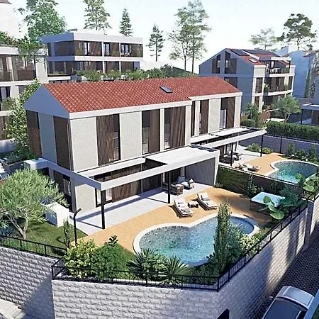 Liza, Completely Redesigned Hvar Town